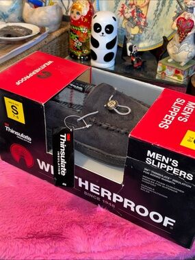 NWT Weatherproof brand men's Black slippers in size small (7-8) featuring 3M Thi